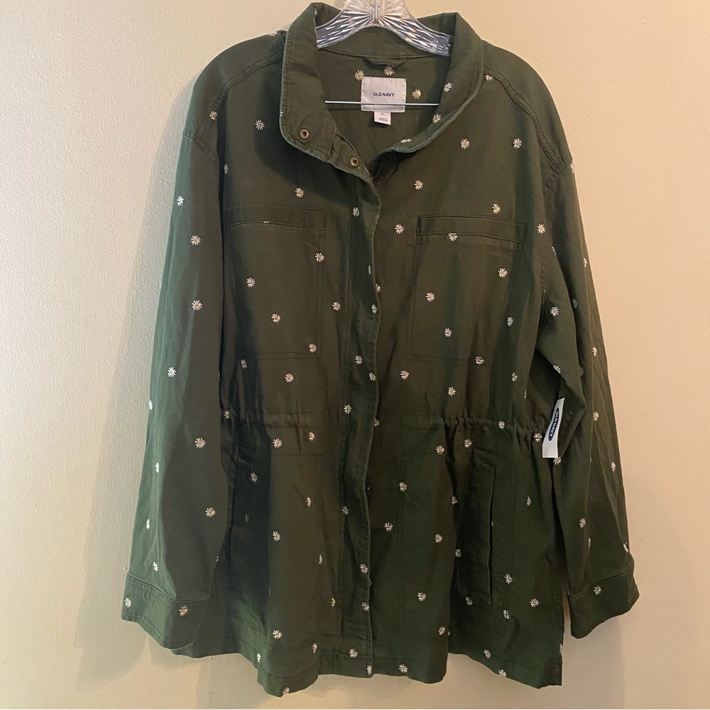 Old Navy Army Green coat with Daisy Flower pattern size extra-large.